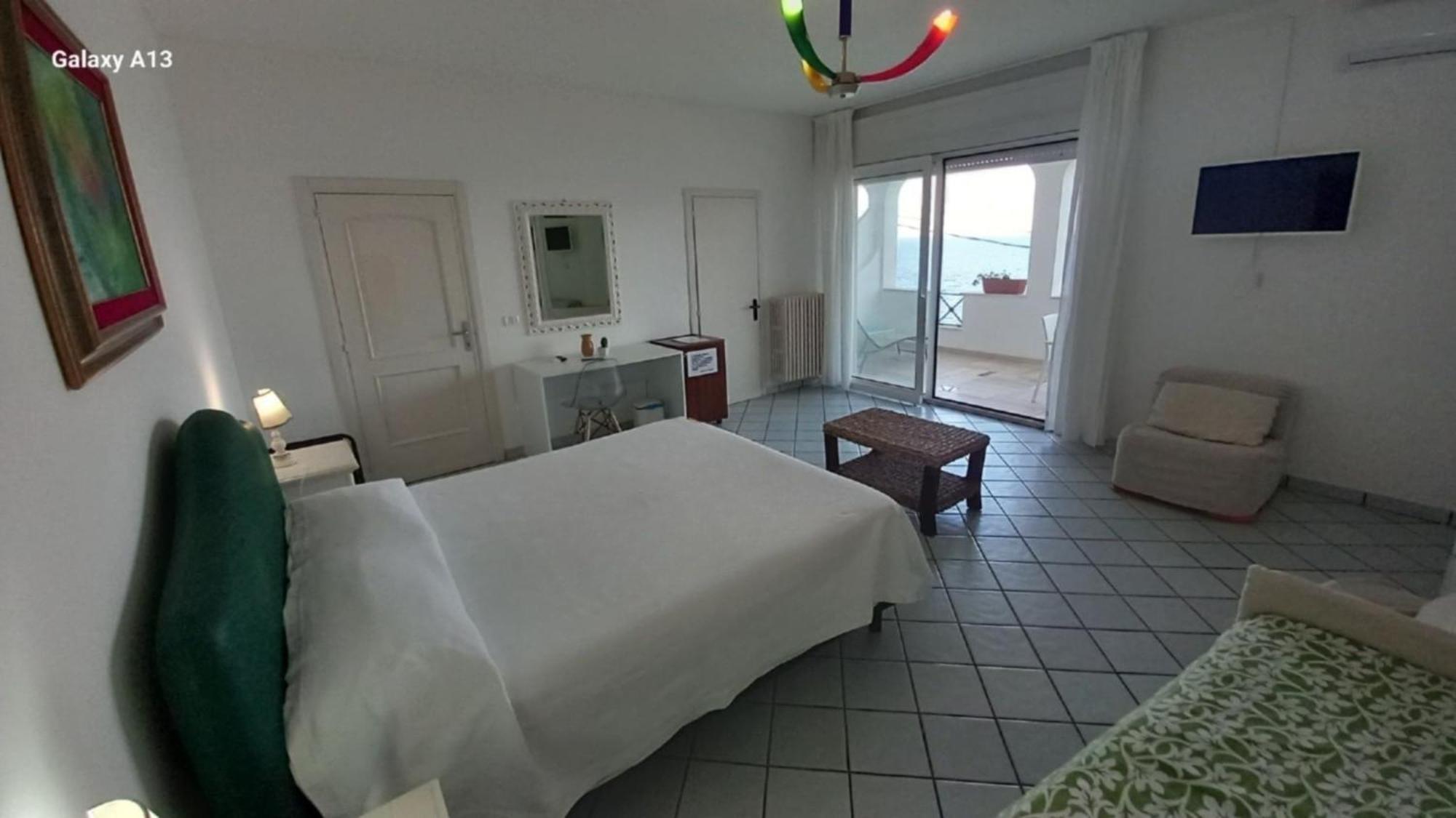 Il Vascello 3* Marina Serra